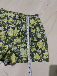 Uniqlo Floral Halfpant
