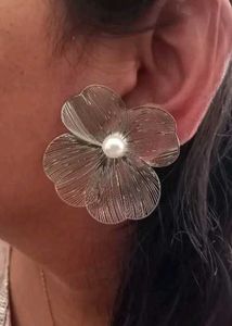 Floral Pearl Stud Earrings