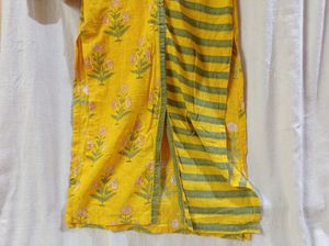 Beautiful Front Slit Kurti