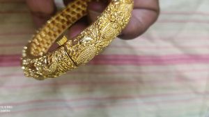 Golden Kada With Screw