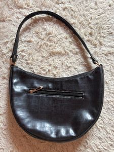 Chic Black Croc-Embossed Hobo Bag