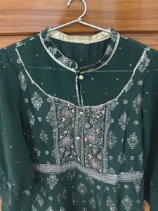 Elegant Green Embellished Kurta Suit🐢