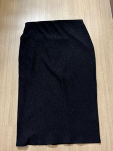 Chic Black Textured Midi Skirt