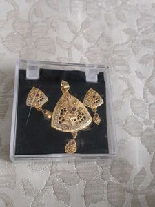Gold Pendant Set with Earrings