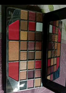 RL Beauty Versatile Makeup Palette with Eyeshadows