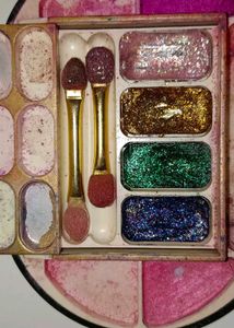 30-Piece Color Eye Vanity Set + Free Chambor Gift