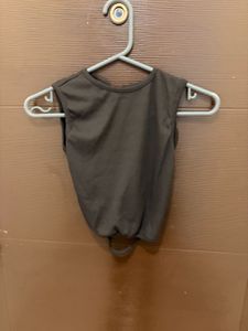 Sleek Black Sleeveless Cropped Top