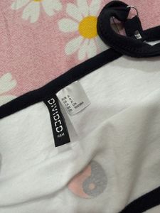 (S) H&amp;M White Yin Yang Crop Top