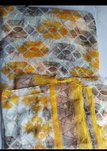 Elegant Yellow &amp; White Floral Print Saree