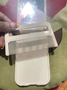 CUTE POCKET FREINDLY MIRROR STUFF WITH COMB