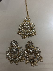 Stunning Kundan Maang Tikka and Earring Set