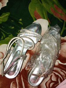 Blush Silver Sparkle Heels - Size [5]