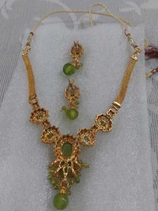 Exquisite Kundan jewellery Set.