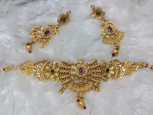 Stunning Gold Necklace &amp; Earring Set