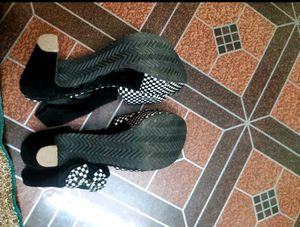 Chic Checkered Platform Heels with Bow Accent