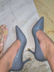 grey pump heel pencil hee