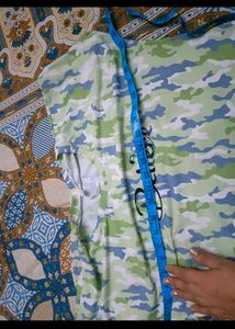 Believe Camo V-Neck T-Shirt in L 40 New