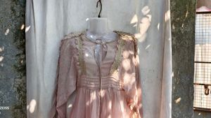391110. Bohemian Pink Lace Trim Mini Dress