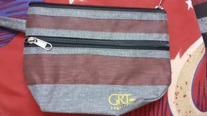 🆕️🆕️ Pouch 2 Zips