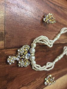 Pended Set With White Moti