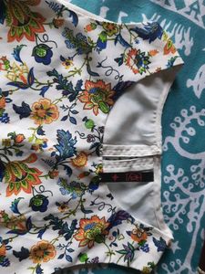 Floral Print Sleeveless Top
