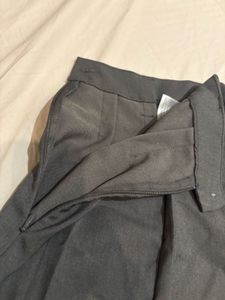 H&amp;M Grey Pleated Mini Skirt (S)