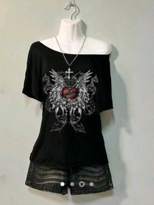Savana Gothic Heart Graphic Off-Shoulder Top⋆˚꩜｡