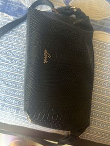 Stylish Black Textured Shoulder Bag