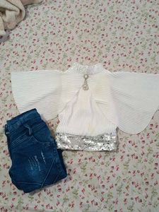 Stylish White Pleated Top with Jeans