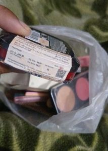 Makeup Bundle(Free makeu