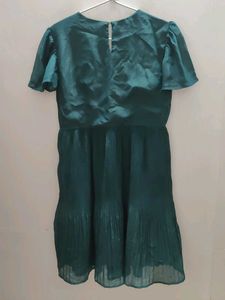 Elegant Emerald Green Pleated Dress