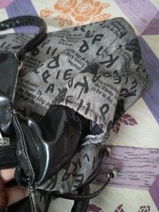 Stylish Handbag with three zipper pocket