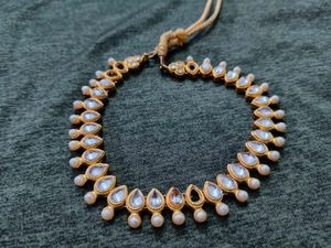 Tear drop stone and pearl necklace - Missing ston