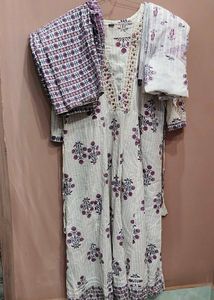 Elegant White &amp; Purple Floral Print kurta Set