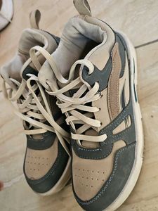 Stylish Men's Sneakers 1 month used