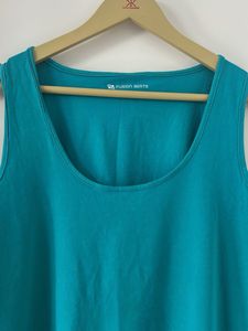 sleeveless top for casual and exercise wear