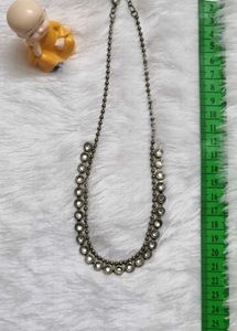 Elegant Beaded Necklace with Crystal Accents