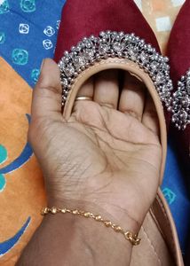 Maroon Embroidered Juttis