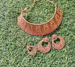 Elegant Kundan Necklace Set with Earrings