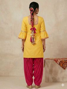 Beautiful designer bell sleeve choudi mohri patiya