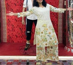 Elegant Floral Print Kurta Set
