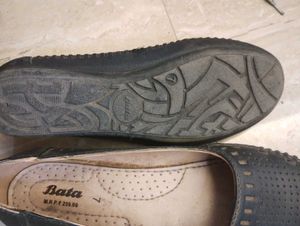 Bata Black Pumps