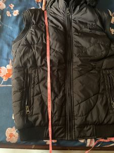 Men’s Sleeveless Puffer jacket (M)