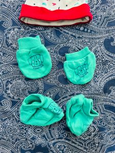 Baby Hat Mittens and Booties Set