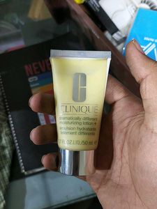 Clinique Dramatically Different Moisturizing