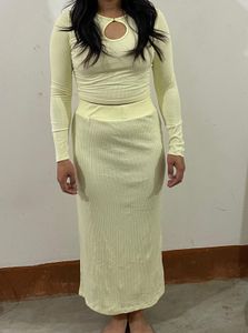 Chic Butter Yellow Ribbed Knit Midi Skirt