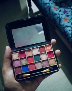MISS ADS Professional Make Up Compact