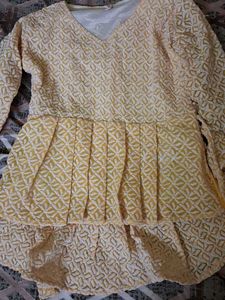 Elegant Yellow Kurta with Intricate Pattern