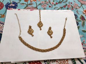 Price Drop!!! 4 Piece Jewelry Set