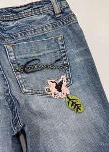 Low waist embroidered jeans